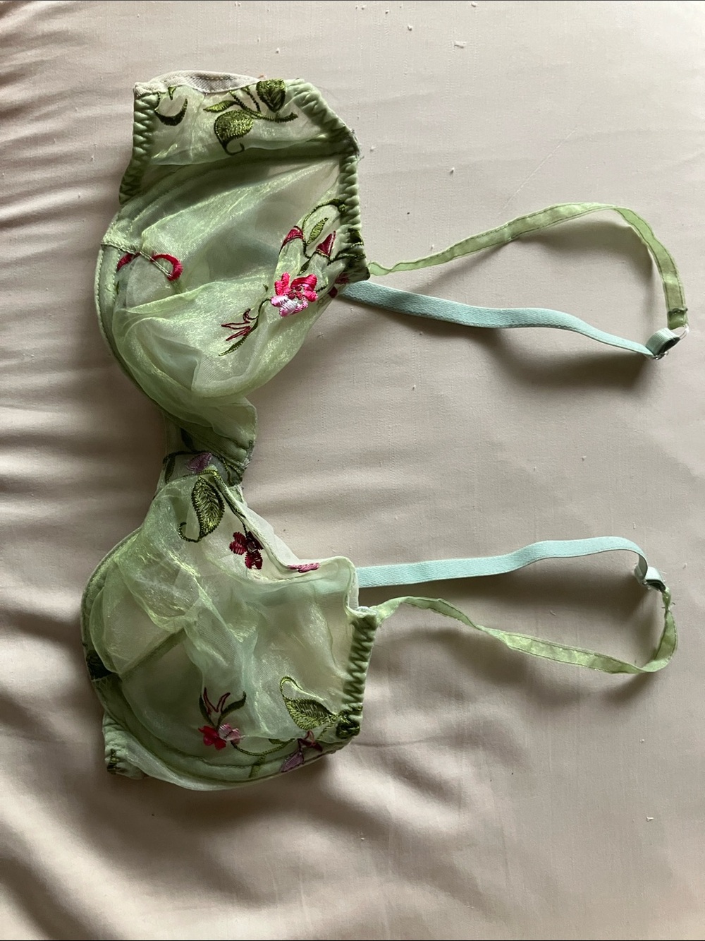 Vintage victoria’s Secret, 36C Jade green unlined mesh bra